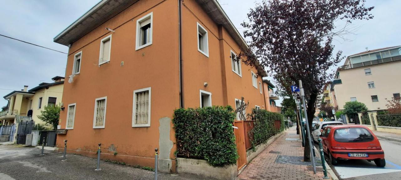 Zsuzsa Lak Mestre Exterior foto
